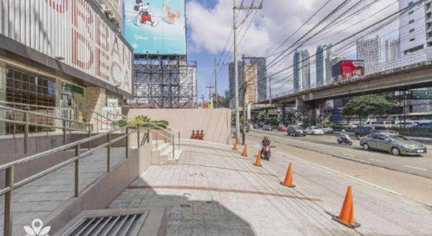 Oyo 474 Urbandeca Tower 316 - Nizami Condotel Mandaluyong Exterior photo